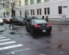 Водитель Infiniti "припарковался" так, что создал пробку