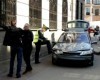Девушка за рулем Renault врезалась в здание МВД